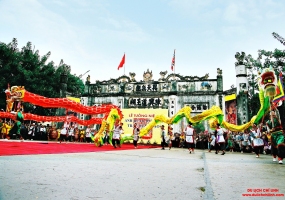 Ban Quản lý Di tích thị xã Chí Linh dâng hương tưởng niệm 717 năm ngày mất của Hưng Đạo Đại Vương Trần Quốc Tuấn