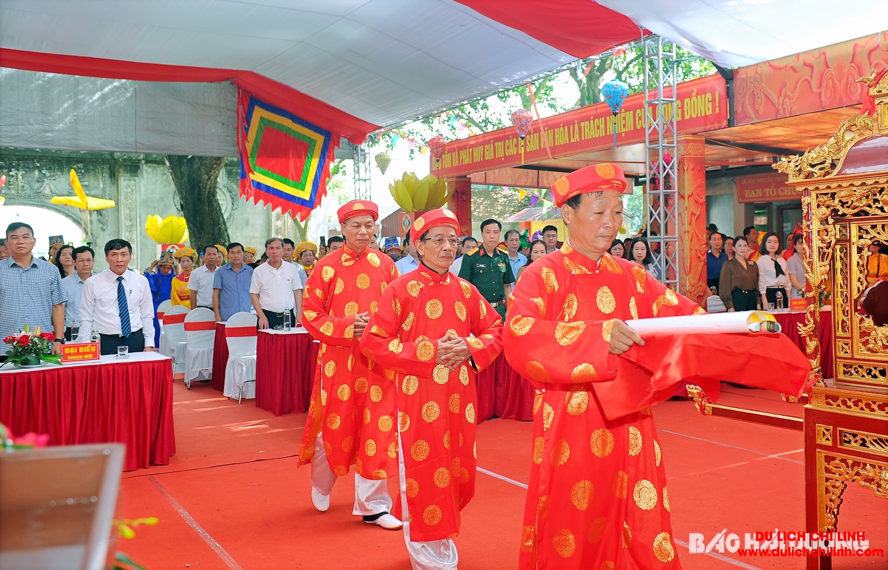 Ban Khánh tiết làng An Mô thực hành phần tế dâng hương